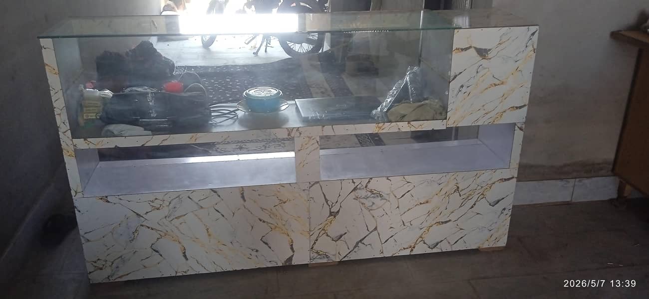 10/10 condition Shop Counter 0