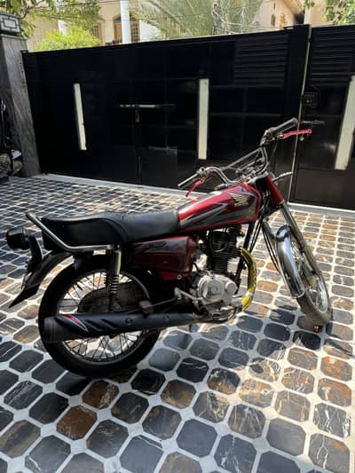 HONDA 125 2015 WITH MODIFICATIONS AND special number (11)