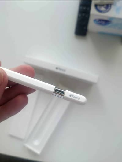 Apple pencil type c  brand new few days used