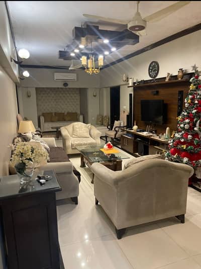 4 Bed maintain flat with lift for sale