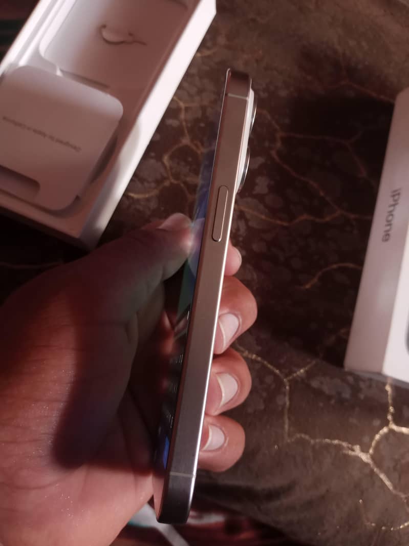 iphone 15 pro 4