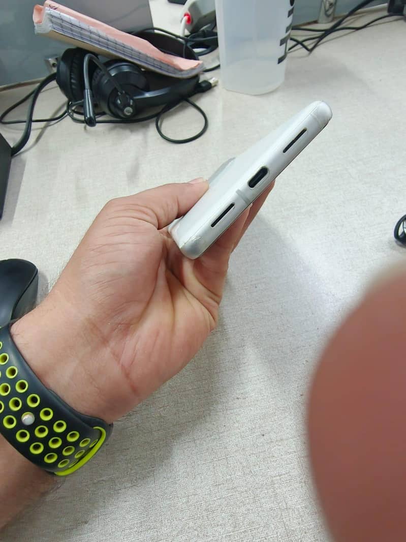 Google Pixel 7 4
