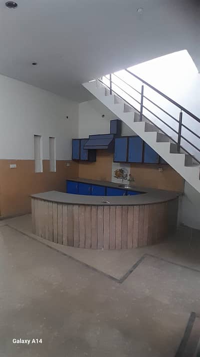 3 room house with gas, water, and electricity available. Located in a good area, ideal for comfortable family living and daily needs.