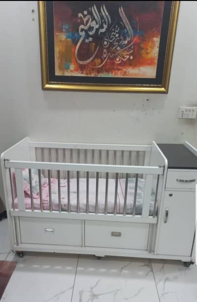 Dining table with 8 velvet chairs and white baby cot for sale