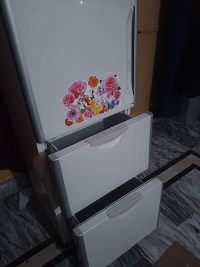 Haier dawalance Kenwood homege fridge