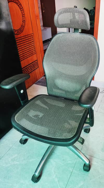 Office Chair – Excellent Condition 9/10