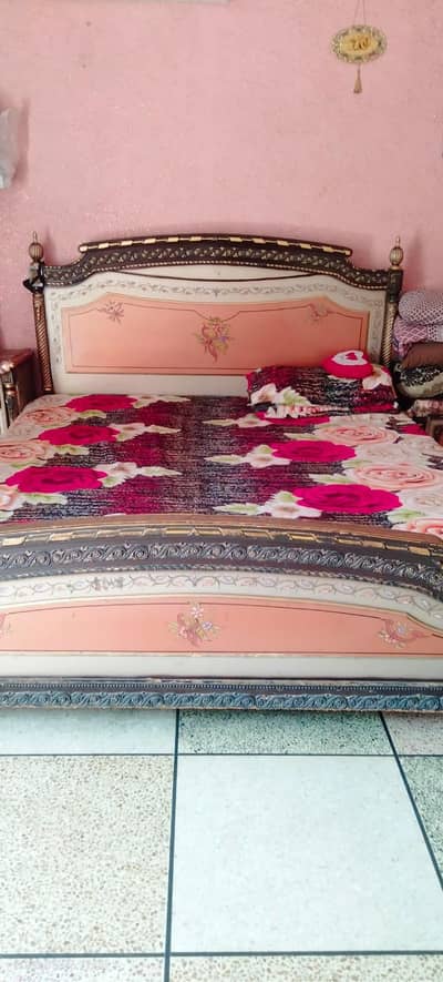 urgent sale Bed,Dressing,showcase and triple door safe