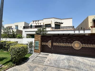 1 Kanal Well Maintained House In Dha Phase 5 At Prime Location For Sale | Keys and Documents in Hand | Double Height Lobby| Reasonable Price