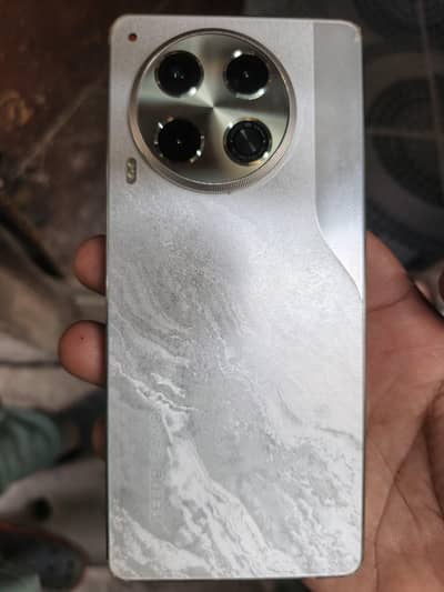 Tecno Camon 30
