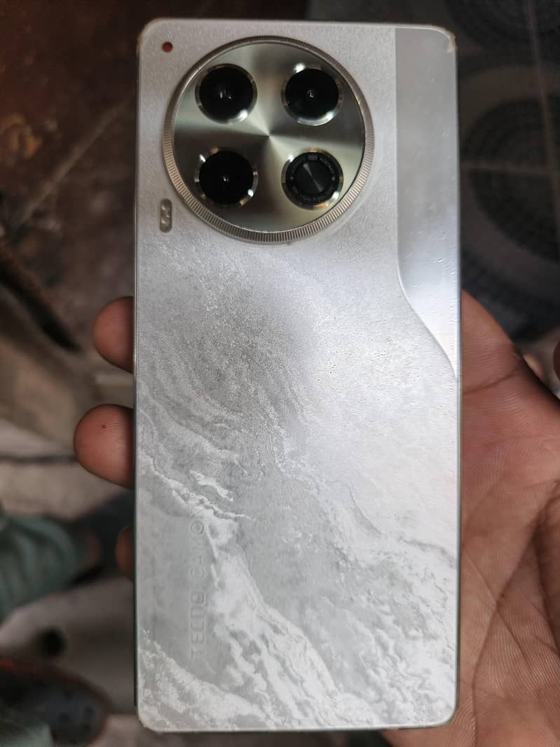 Tecno Camon 30 0