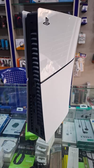 Ps5 slim used in mint condition