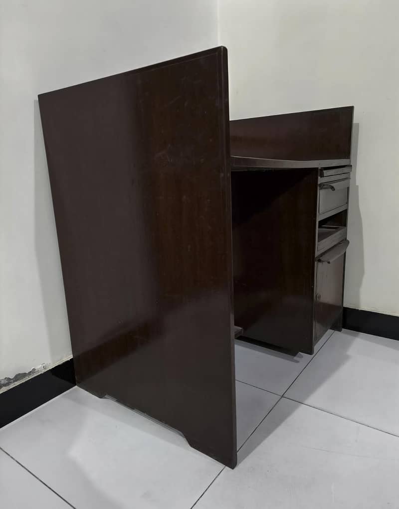 Study table / desk 1