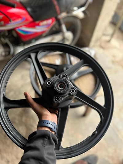 125 alloy rim ybr shaip for sale 2 month use condition like that new n