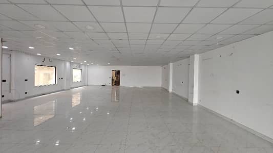 1 KANAL BRAND NEW TYPE 1ST FLOOR AVAILABLE FOR RENR ON MAIN ROAD
