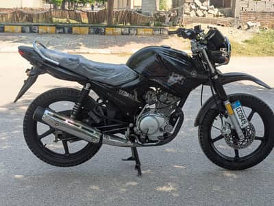 Black Yamaha YBR-125 G