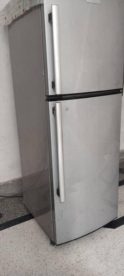 03024570393 use fridg look like new condition