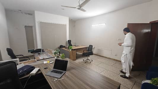 SEMI COMMERCIAL 1ST FLOOR FOR RENT