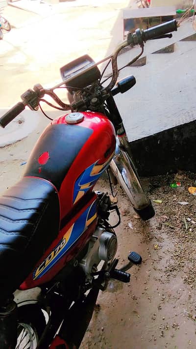 motrecycl for sale ha boht hi achi ha watsap number 03009863264