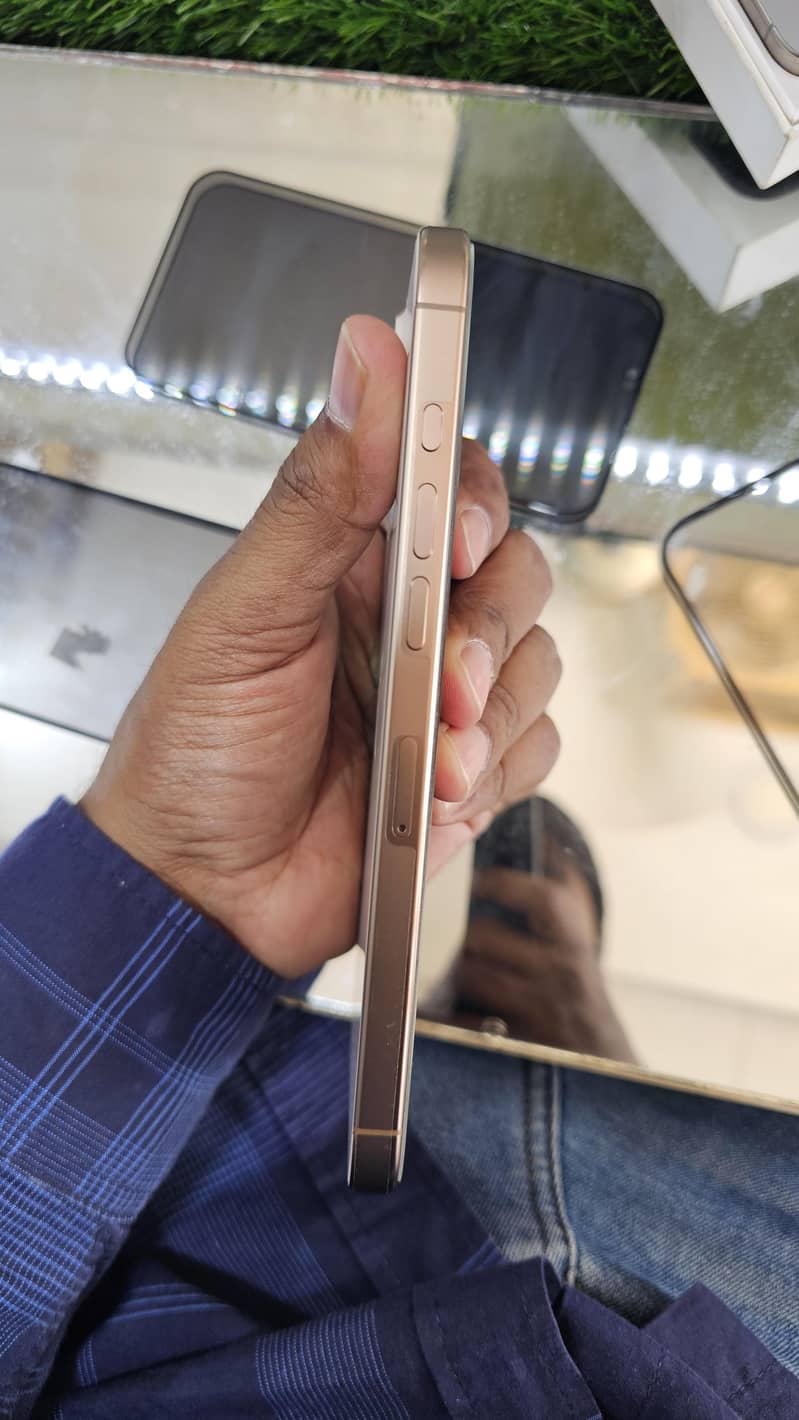 iphone 16pro Max 4