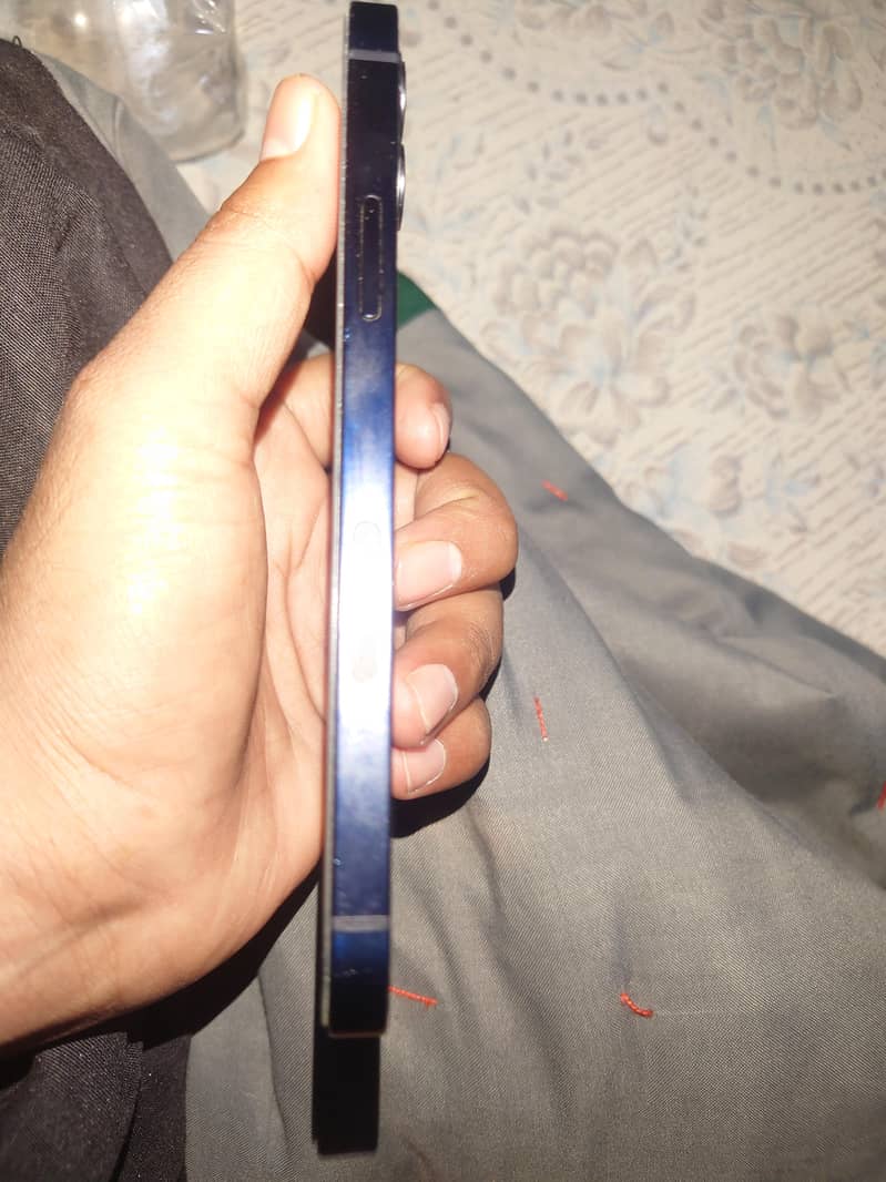 iphone 12 condition 10/10 1