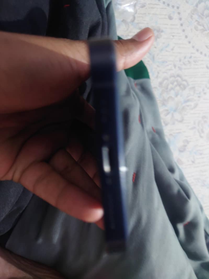 iphone 12 condition 10/10 2