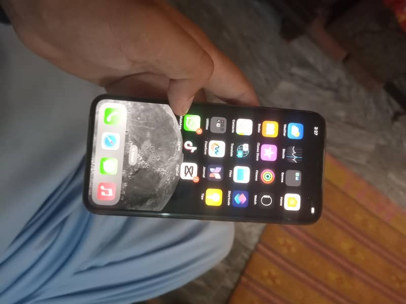 iPhone 11 pro max 4