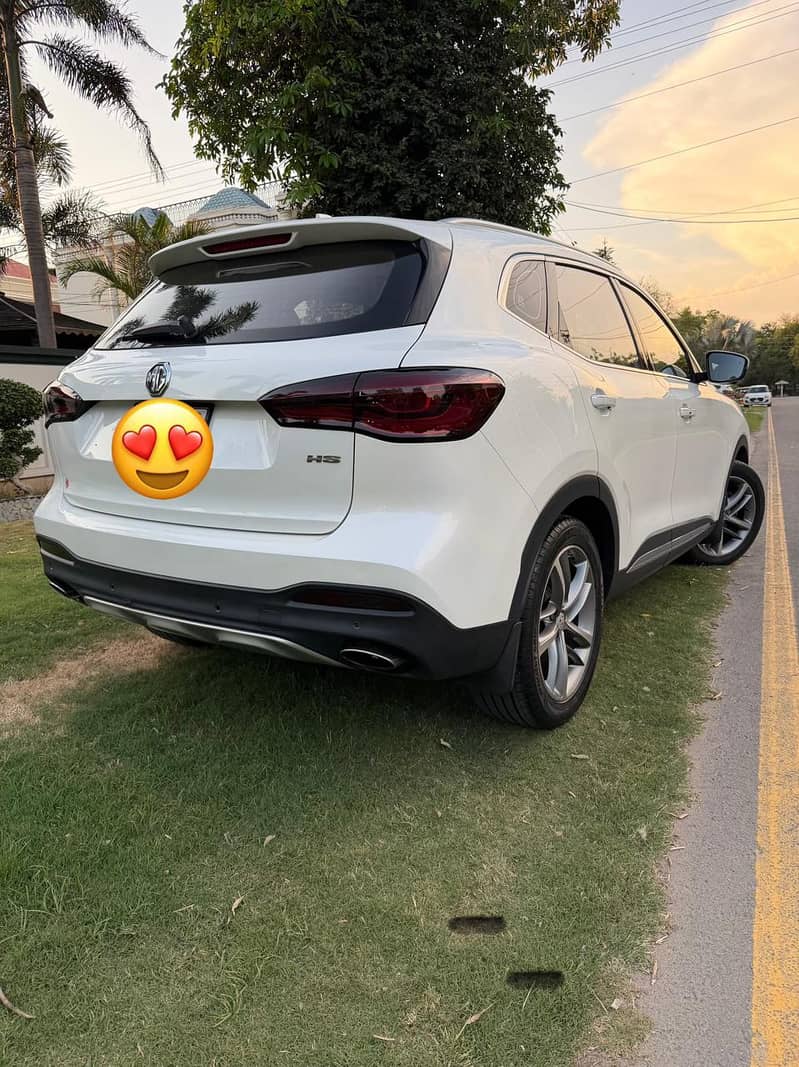 MG HS 3