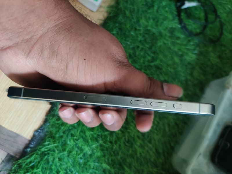 iPhone 15 pro max 2