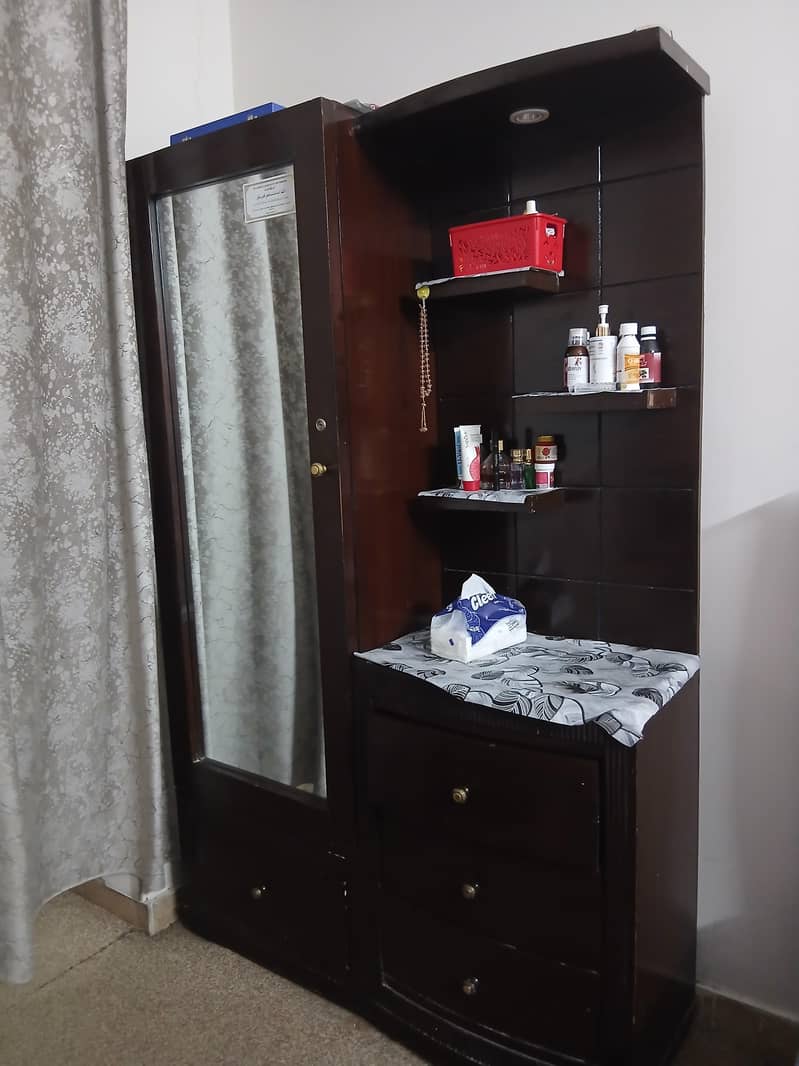 dressing table with drawes 0