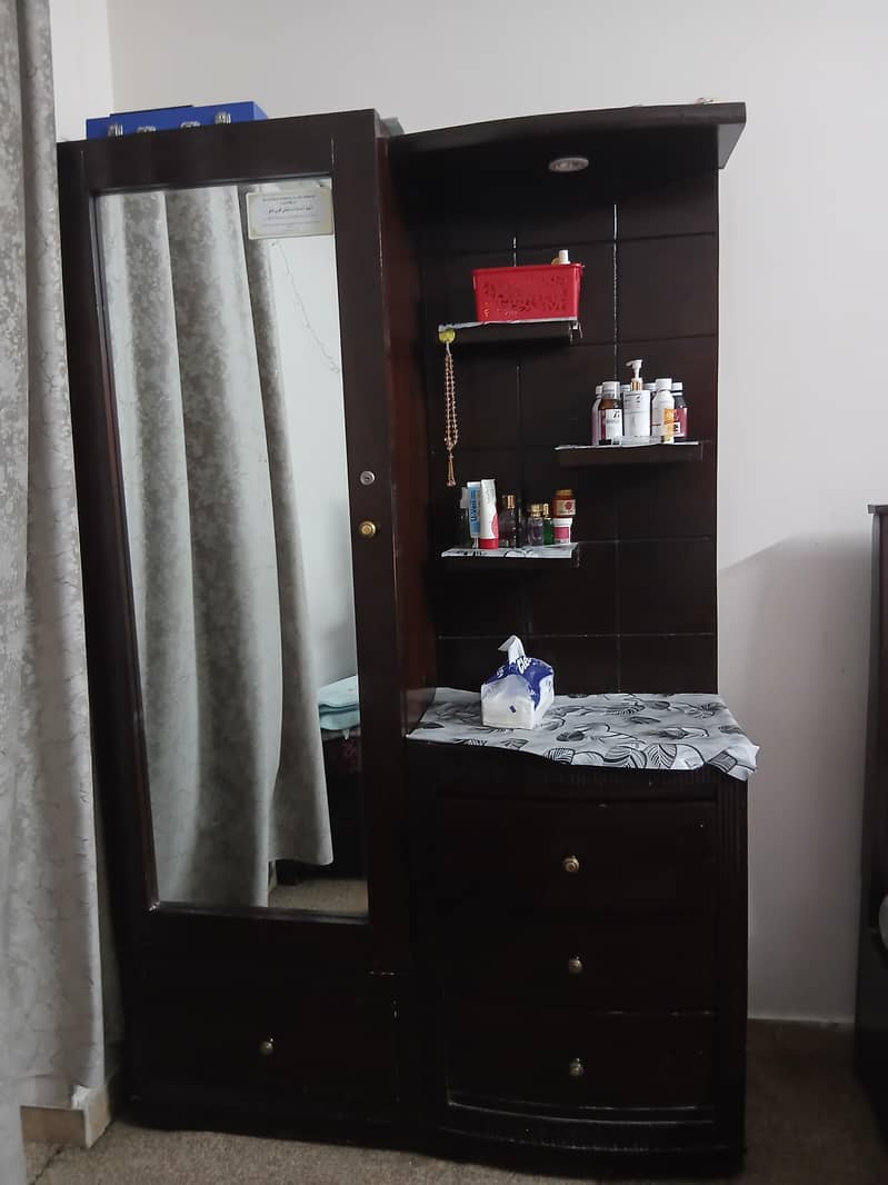 dressing table with drawes 1