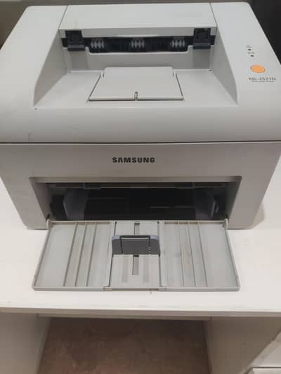 Samsung Lazer printer (ML- 2571N)