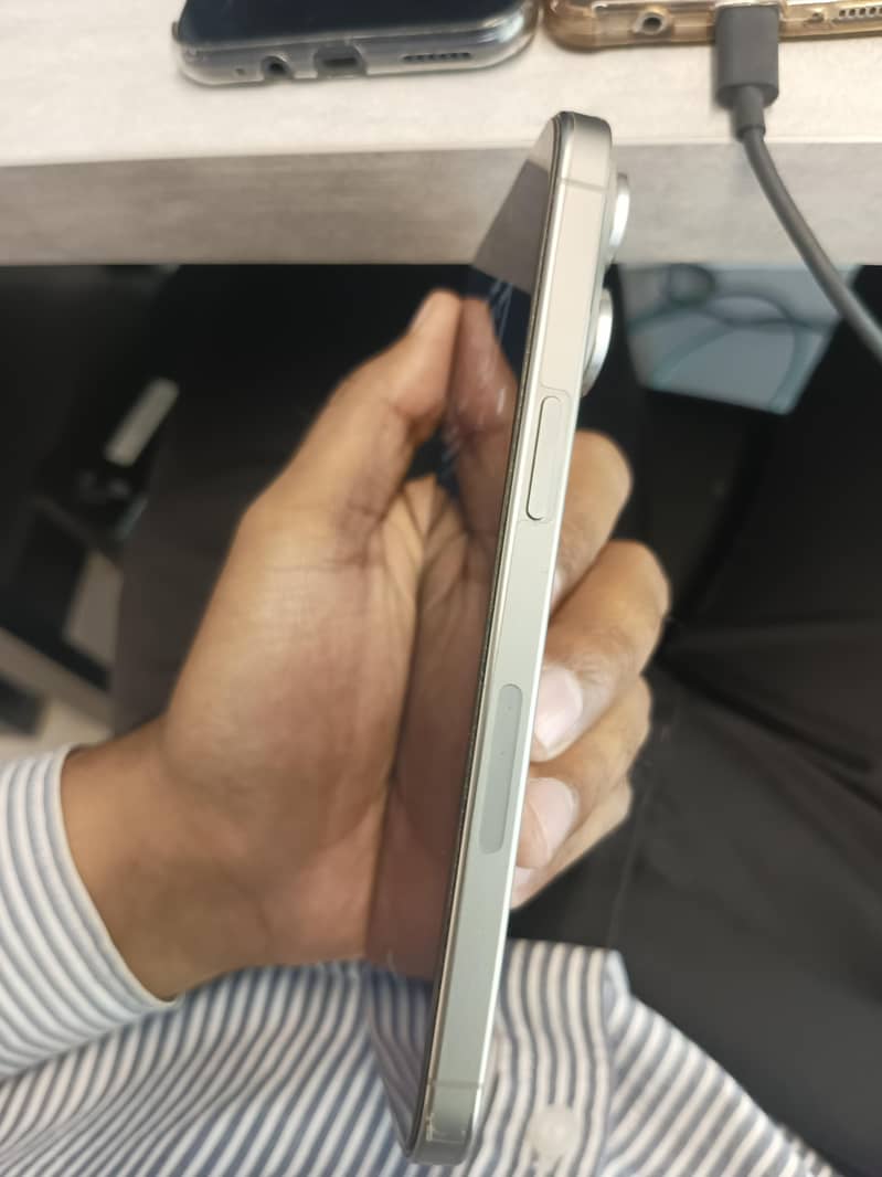 iphone 15 pro max 2
