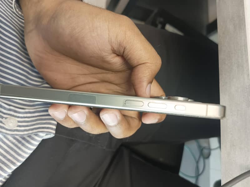 iphone 15 pro max 4