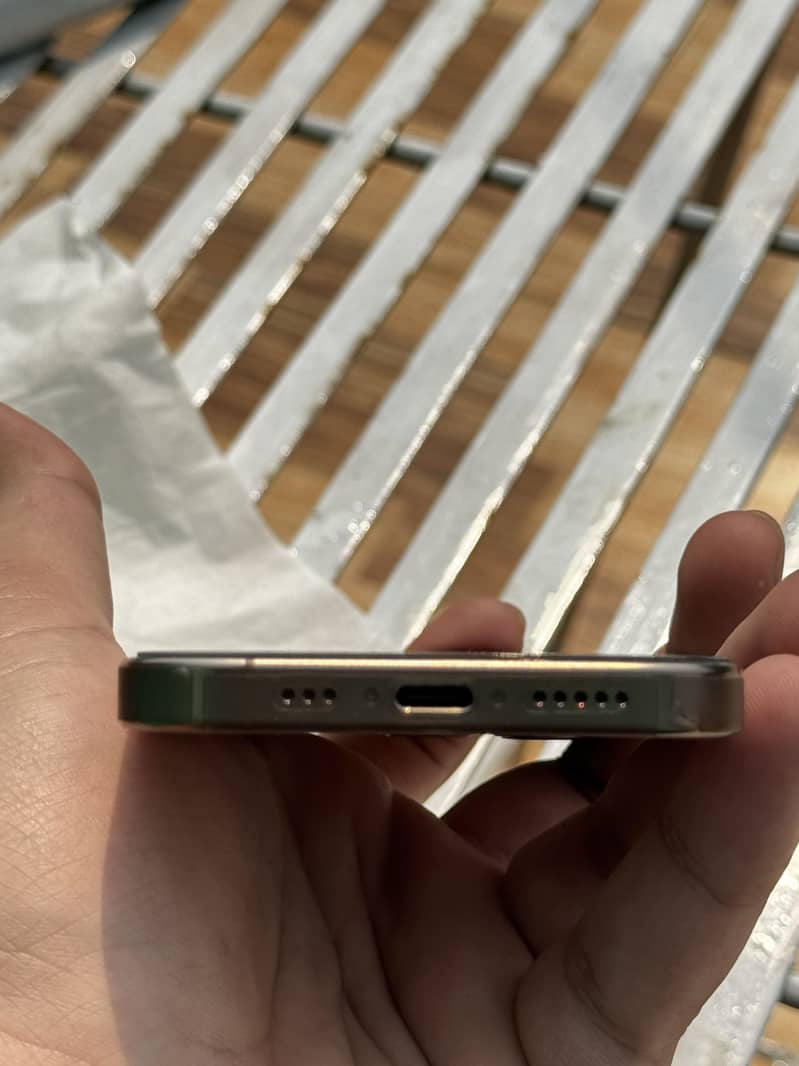 IPHONE 16 pro JV 4