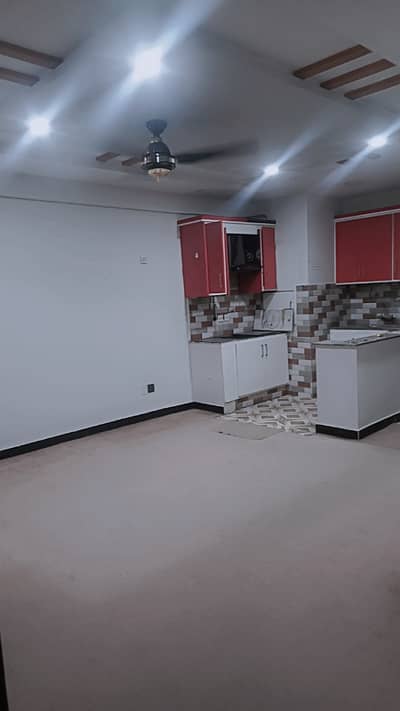 3 bed flat for rent family plza with mantinas 40k