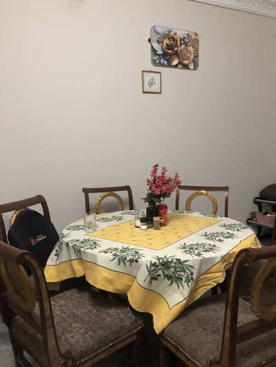 Dining Table with 6 chairs