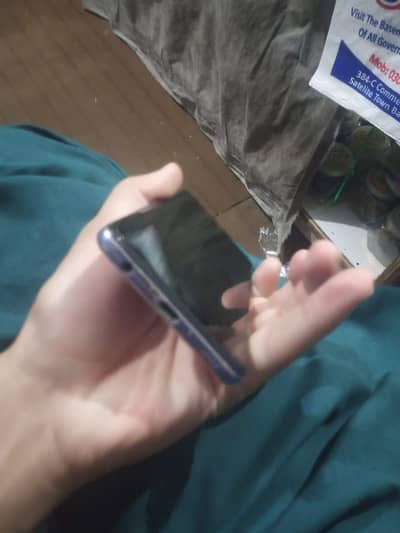 Samsung hai a32   6/128 me hai phone all ok hai sab zabrdst hai