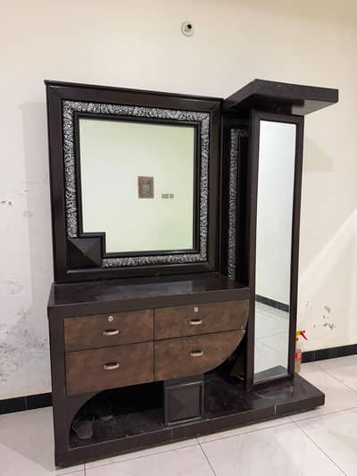 rotating mirror and dressing