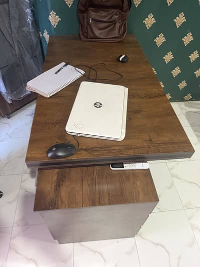 Oftice tabel best condition short time used