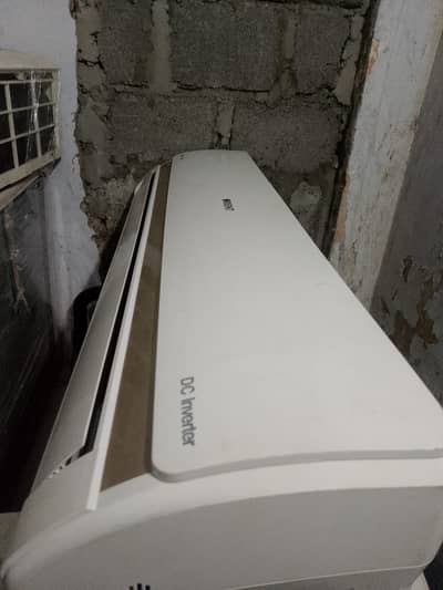 New condition ac 1.5 ton with new indoor qoil or gas