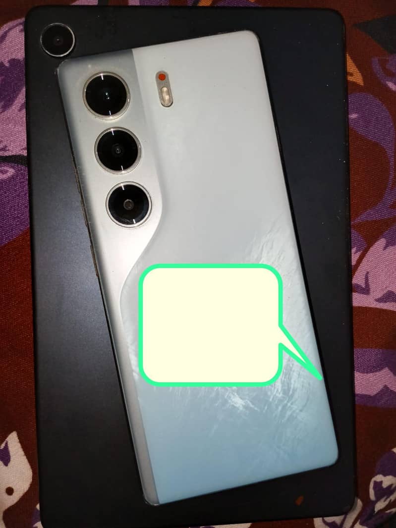 camon 40. white . 10.10 0