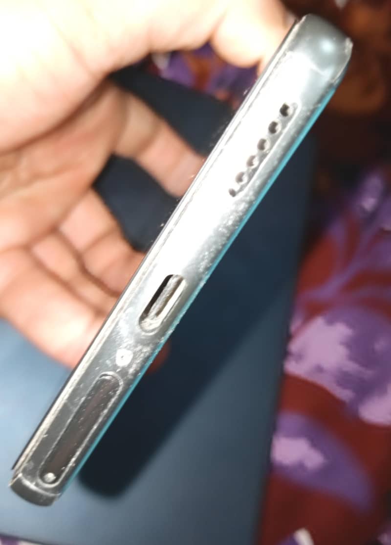 camon 40. white . 10.10 1