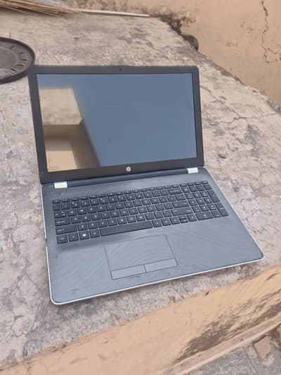 HP pavilion 15 7th generation laptop 4gb ram DDR4 15.6 crystal led