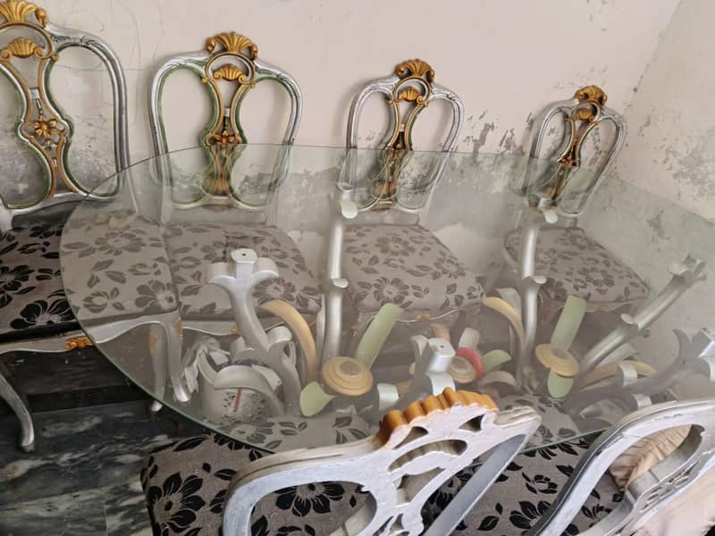 Dining table 0