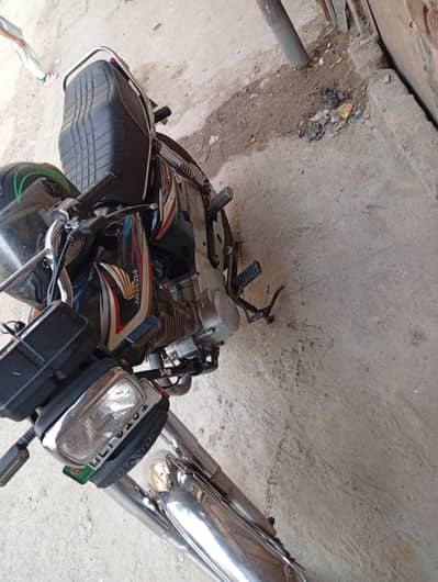 Honda 125 for sale argent all documents clear 03015430758