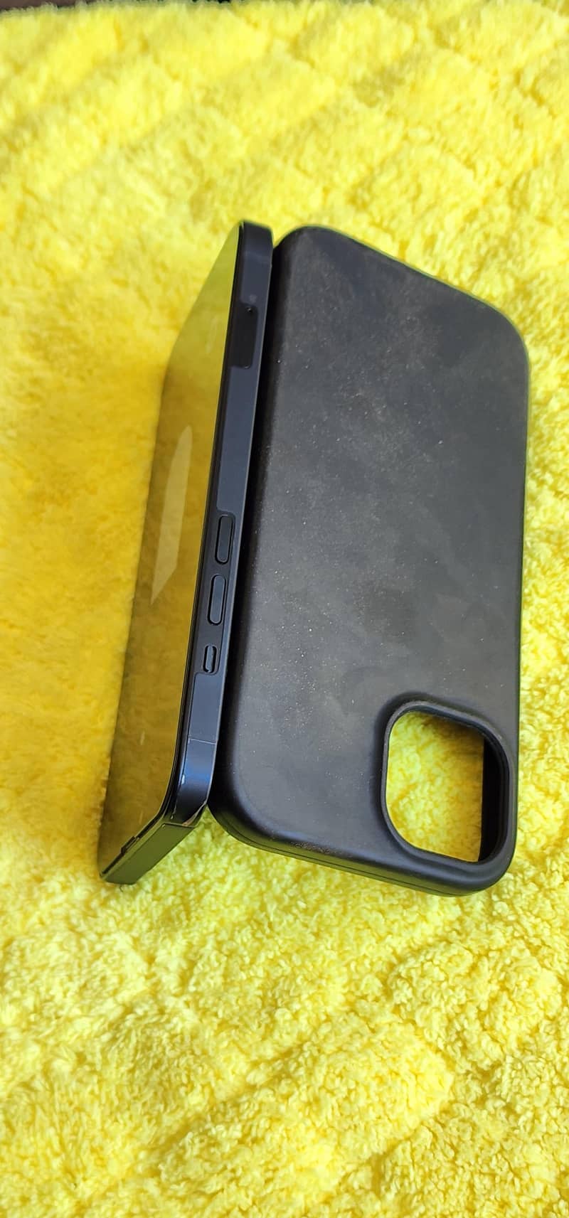 iPhone 13 4