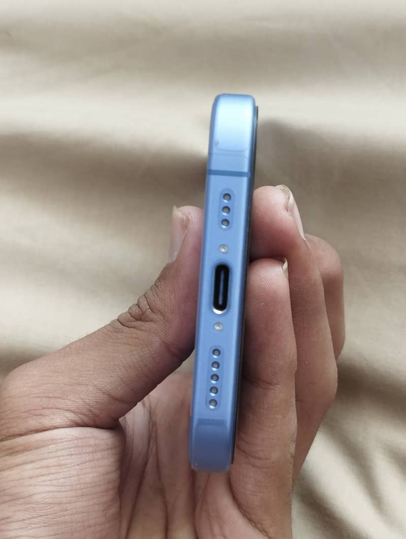 iPhone 16 4