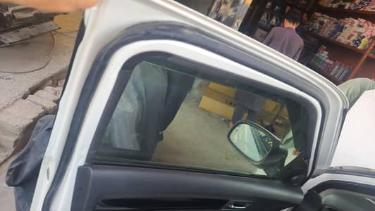 suzuki swift front passenger side door in white colour