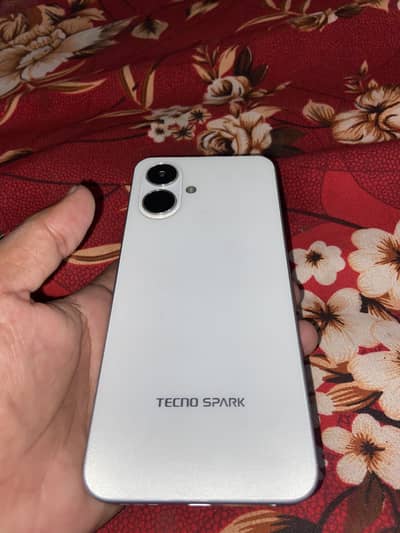 Tecno spark go 2 4/64 with box charger under warranty