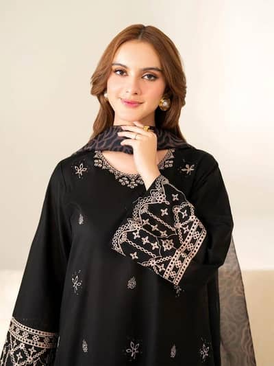 Black Lawn 3pcs suit for Women's